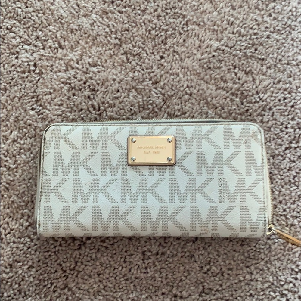 Authentic Michael Kors oversized leather wallet